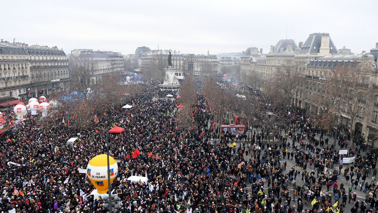 Marée humaine contre la réforme des retraites